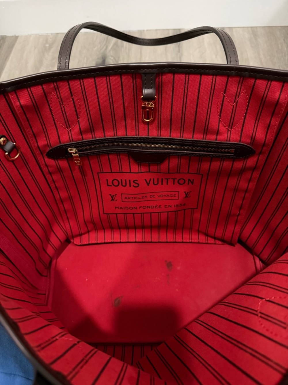 Louis Vuitton neverfull mm purse - Picture 9 of 12